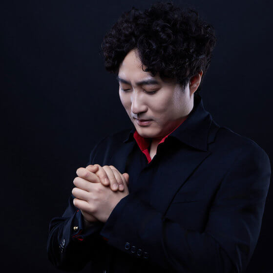 Jonas Kim Tenor from Korea photo by: mikehillebrand.com