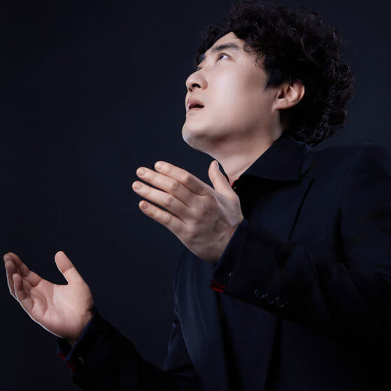 Jonas Kim Tenor from Korea photo by: mikehillebrand.com